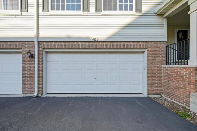 $275,000 | 409 Evergreen Circle, Unit 4, Gilberts, IL 60136