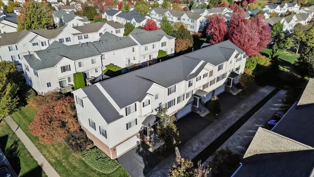 $275,000 | 409 Evergreen Circle, Unit 4, Gilberts, IL 60136