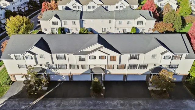 $275,000 | 409 Evergreen Circle, Unit 4, Gilberts, IL 60136