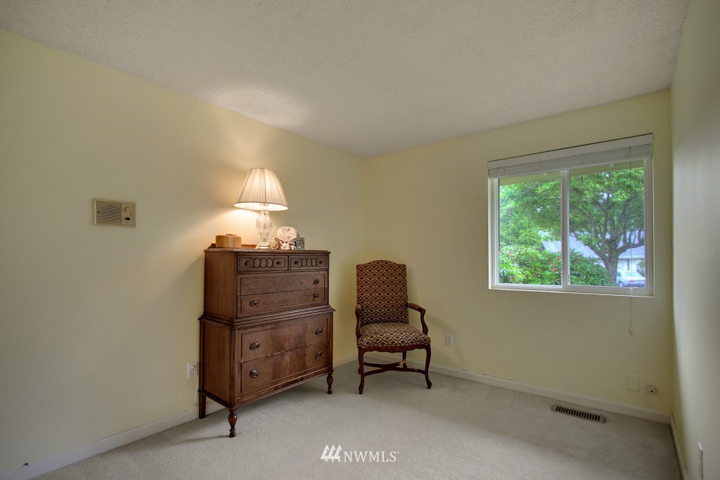 16205 133rd Place Southeast Renton, WA 98058 - Photo 11 of 15 Gallery Image 11