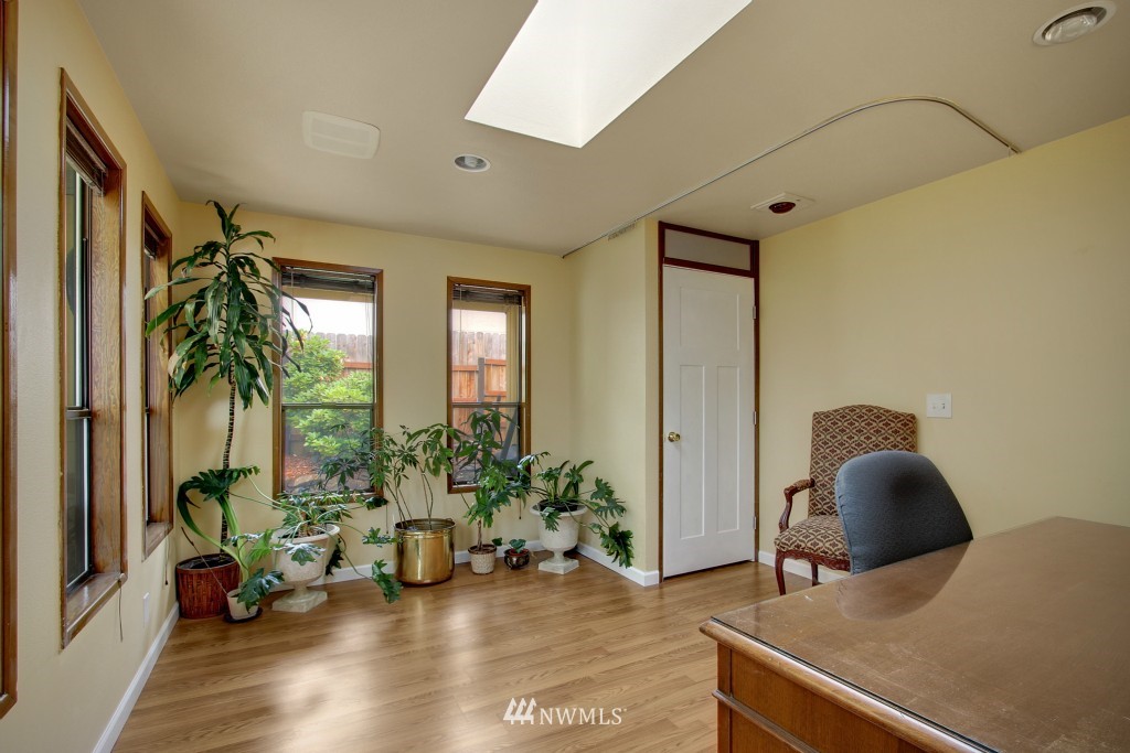16205 133rd Place Southeast Renton, WA 98058 - Photo 8 of 15 Gallery Image 8