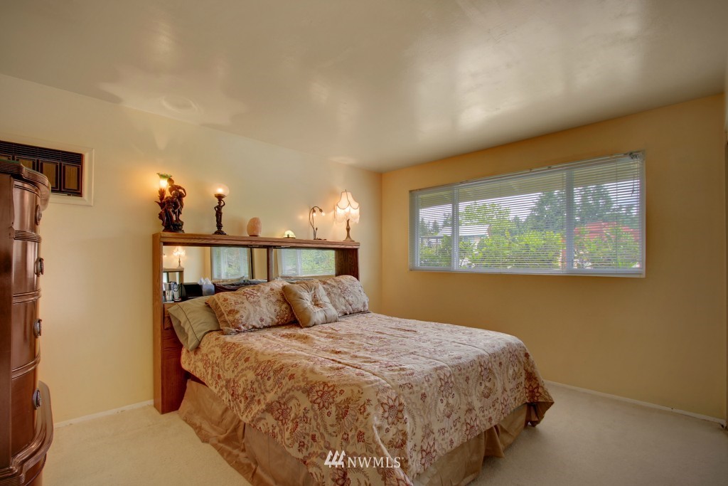 16205 133rd Place Southeast Renton, WA 98058 - Photo 9 of 15 Gallery Image 9
