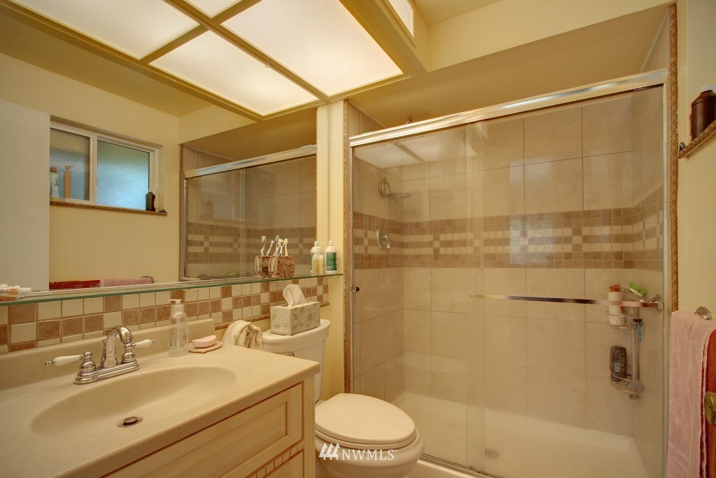 16205 133rd Place Southeast Renton, WA 98058 - Photo 10 of 15 Gallery Image 10