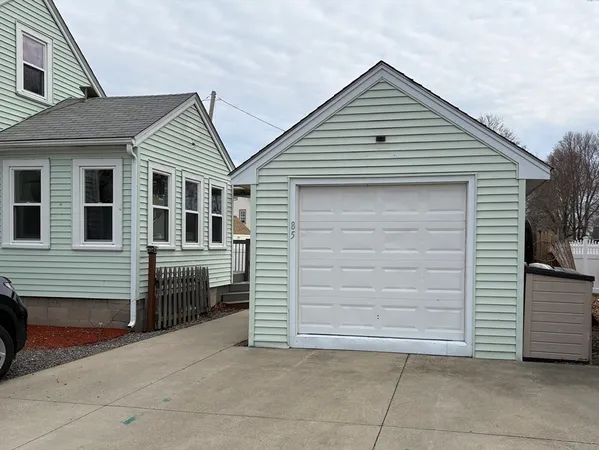 $429,900 | 85 Rivulet Street, Uxbridge, MA 01569
