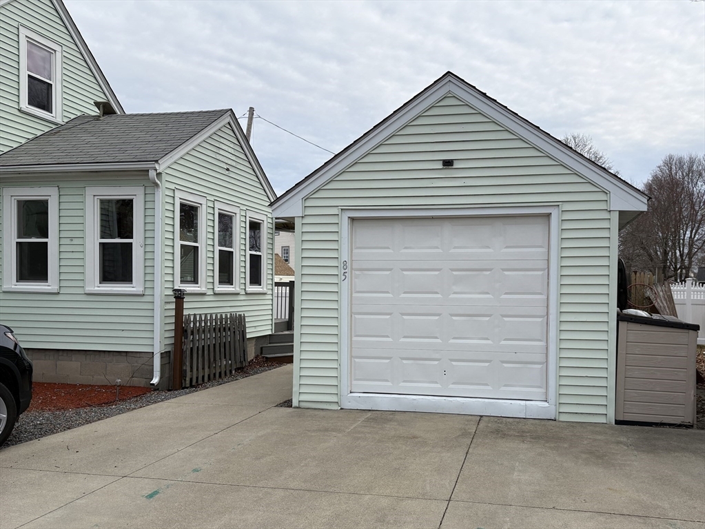 85 Rivulet Street Uxbridge, MA 01569 - Photo 3 of 42