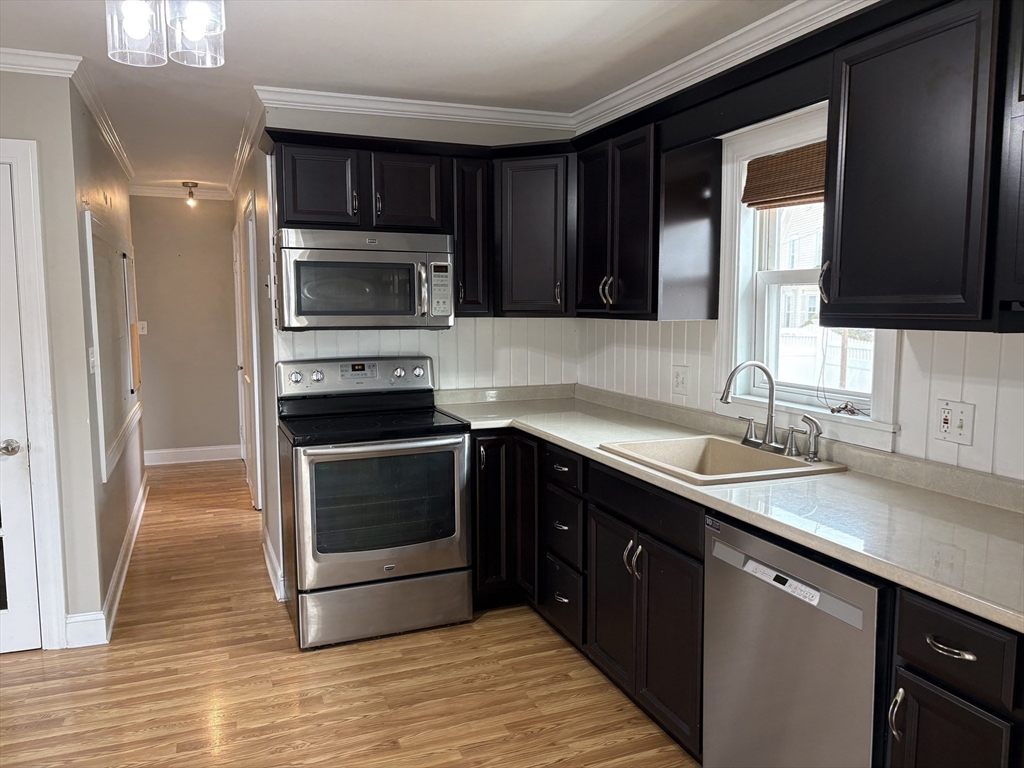 85 Rivulet Street Uxbridge, MA 01569 - Photo 8 of 42