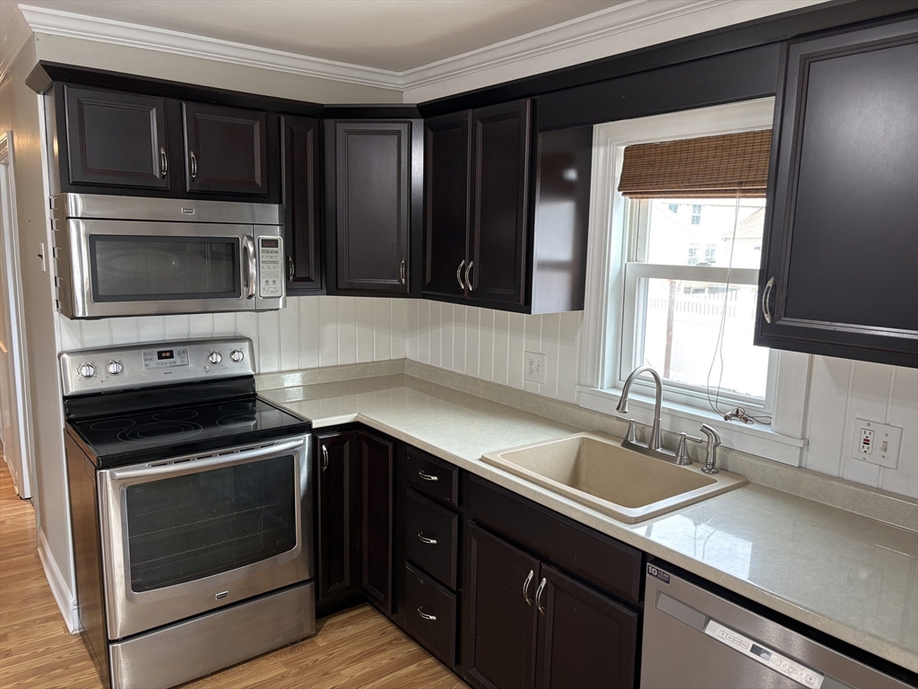 85 Rivulet Street Uxbridge, MA 01569 - Photo 10 of 42