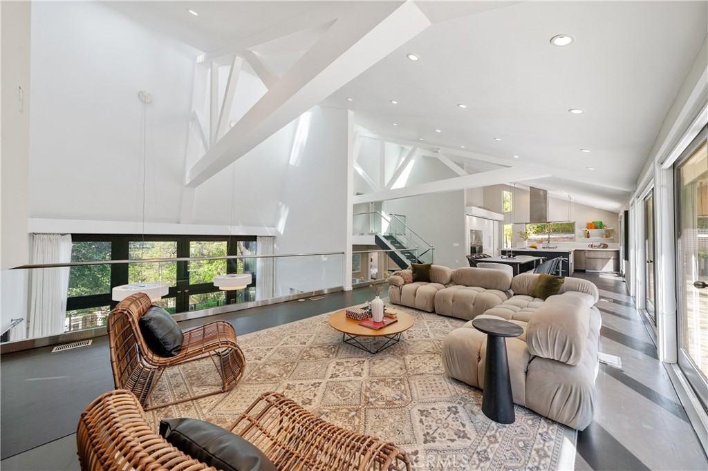 9653 Oak Pass Road Beverly Hills, CA 90210 - Photo 15 of 42