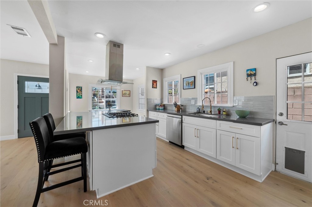752 West 23rd Street San Pedro, CA 90731 - Photo 8 of 29 Kitchen