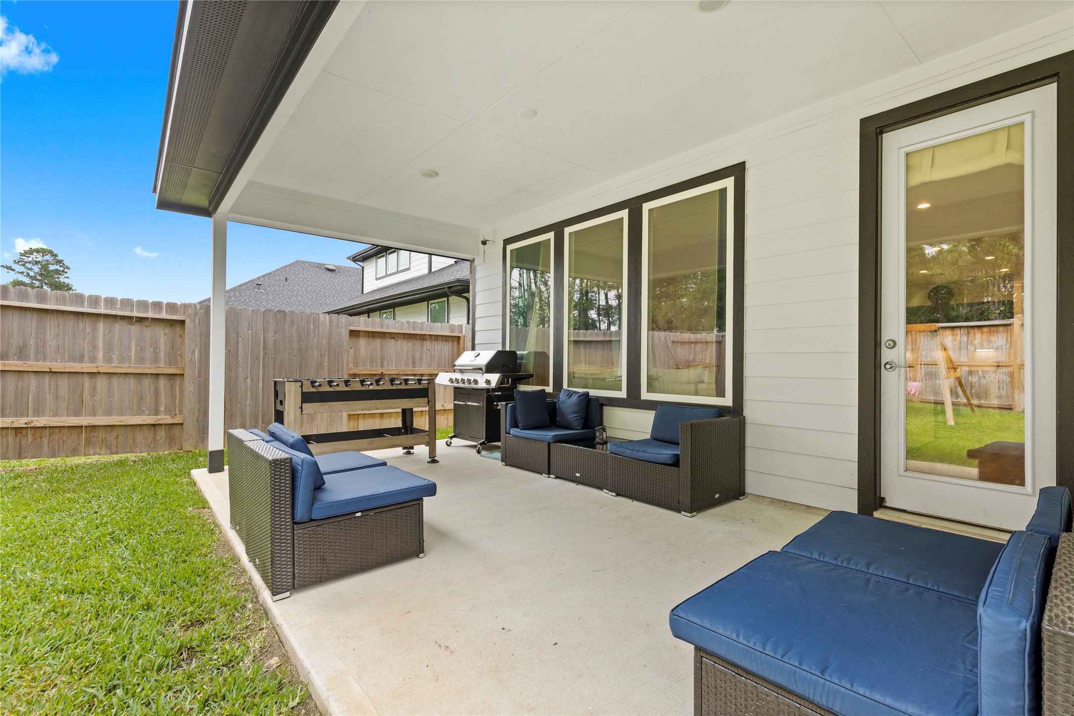 318 Springfield Terrace Drive Conroe, TX 77304 - Photo 29 of 38
