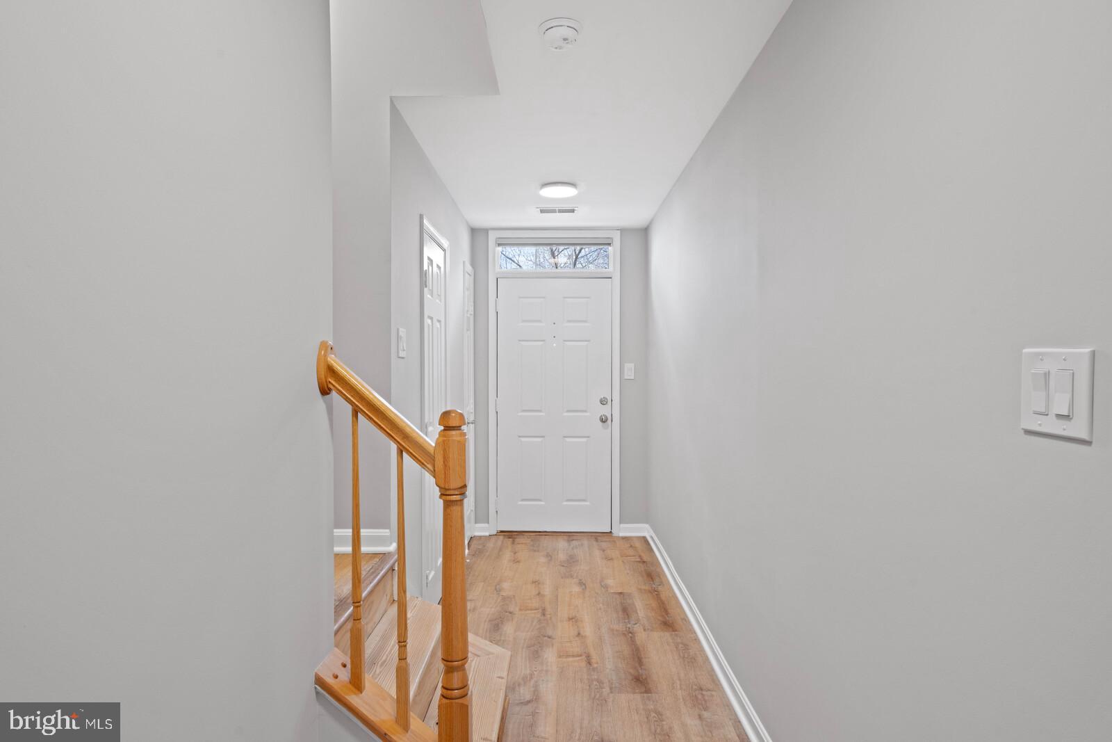 9204 Lorton Valley Road Lorton, VA 22079 - Photo 4 of 38 Foyer