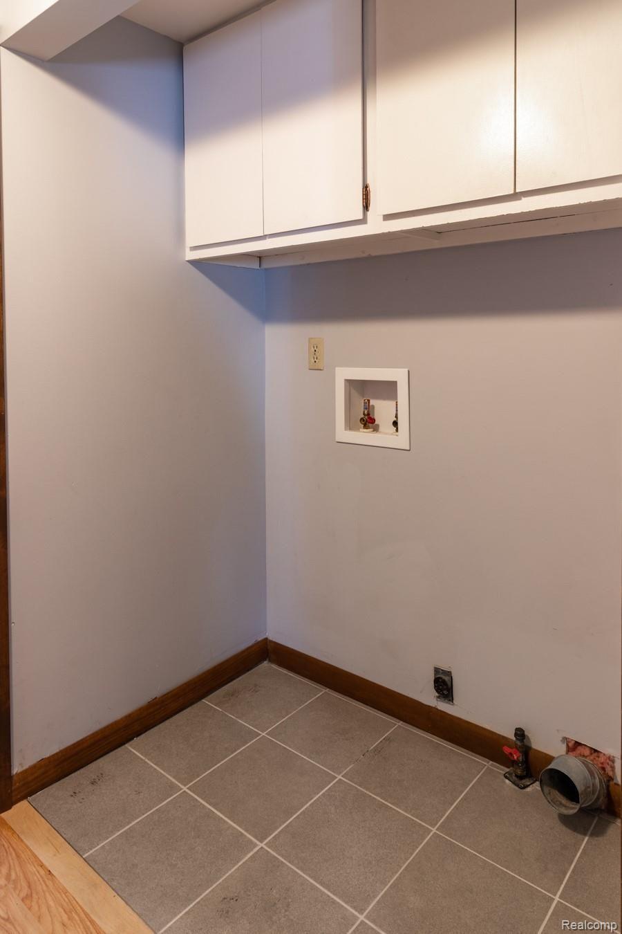 1691 Dixon Road Caro, MI 48723 - Photo 28 of 39 Washer & Dryer Area