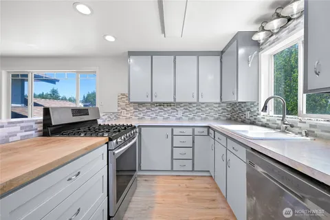 $698,000 | 3204 D Avenue, Anacortes, WA 98221