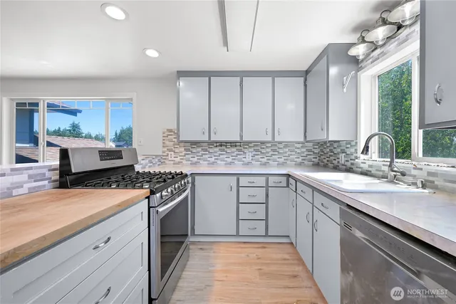 $698,000 | 3204 D Avenue, Anacortes, WA 98221