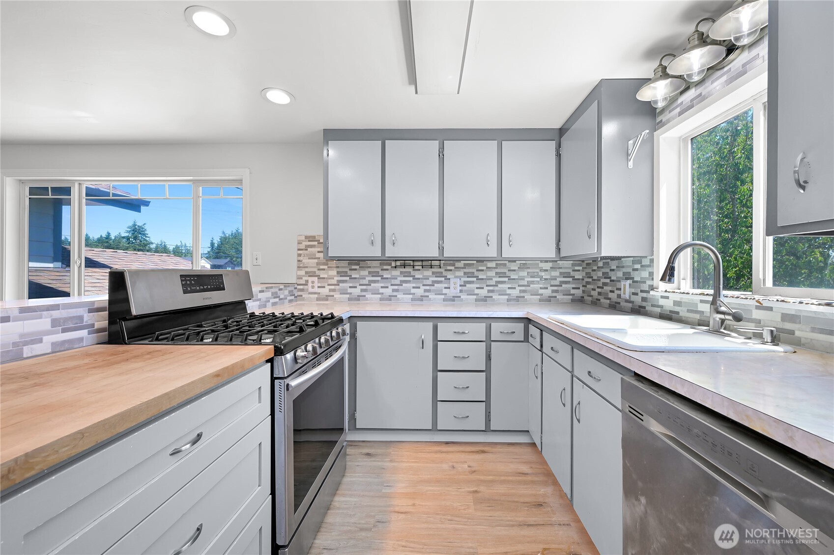 3204 D Avenue Anacortes, WA 98221 - Photo 8 of 21