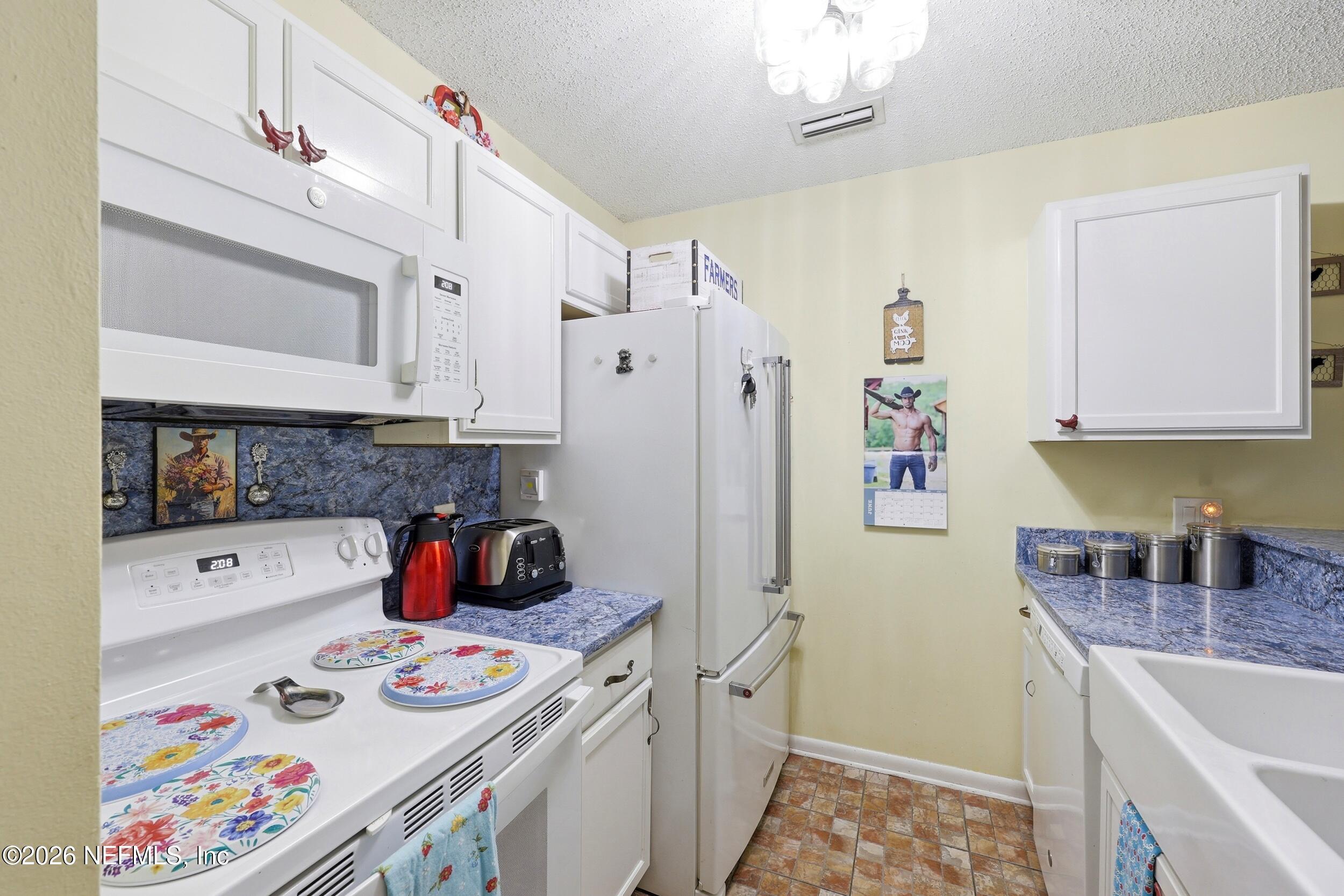 1259 The Grove Road Orange Park, FL 32073 - Photo 9 of 28 kitchen