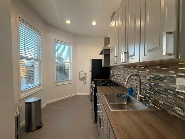 $2,000 | 19-21 Carlton Avenue, Unit 3, Jersey City, NJ 07307