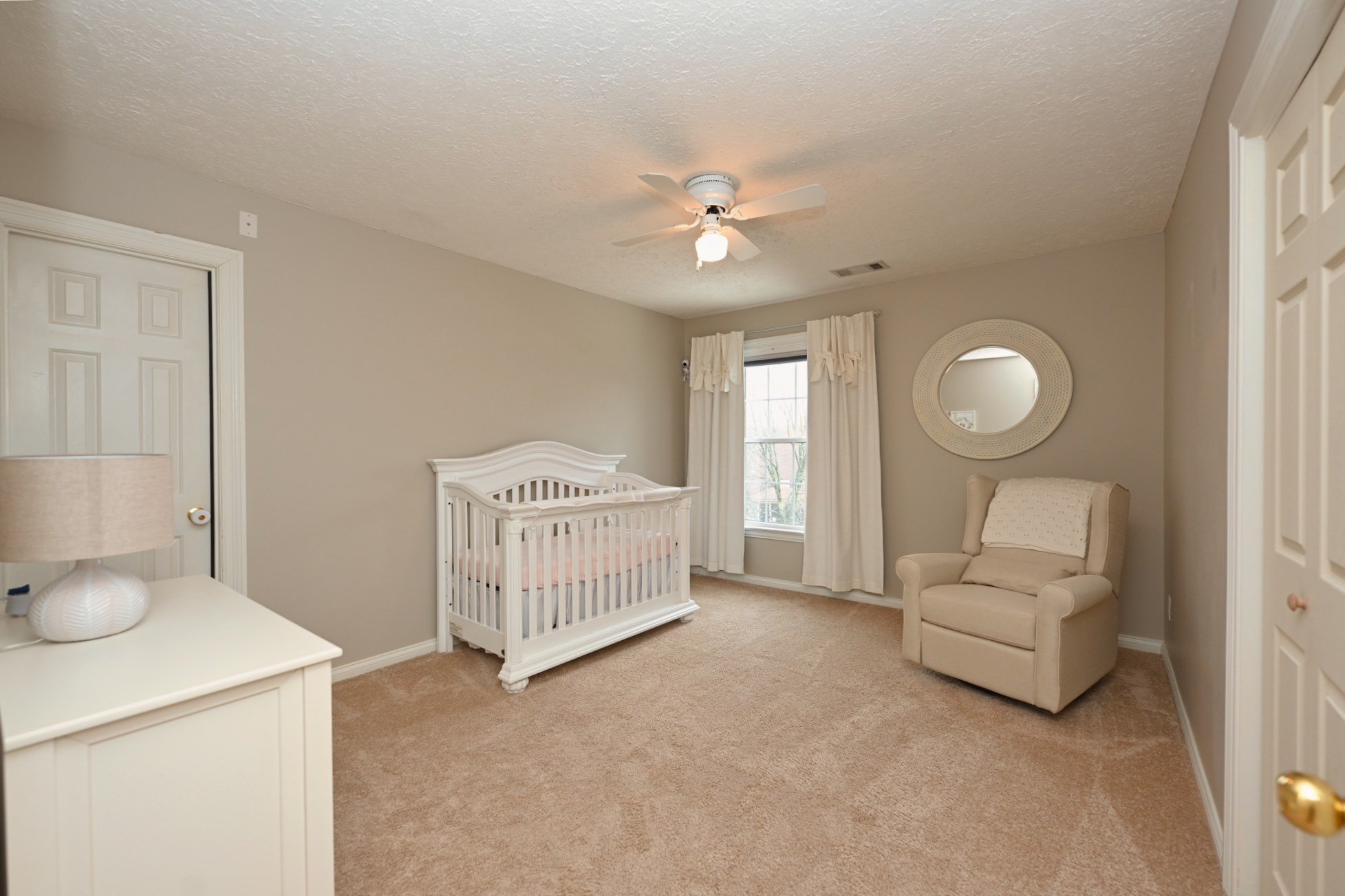 114 Wyncrest Way Hendersonville, TN 37075 - Photo 28 of 40 a living room with furniture and a chandelier