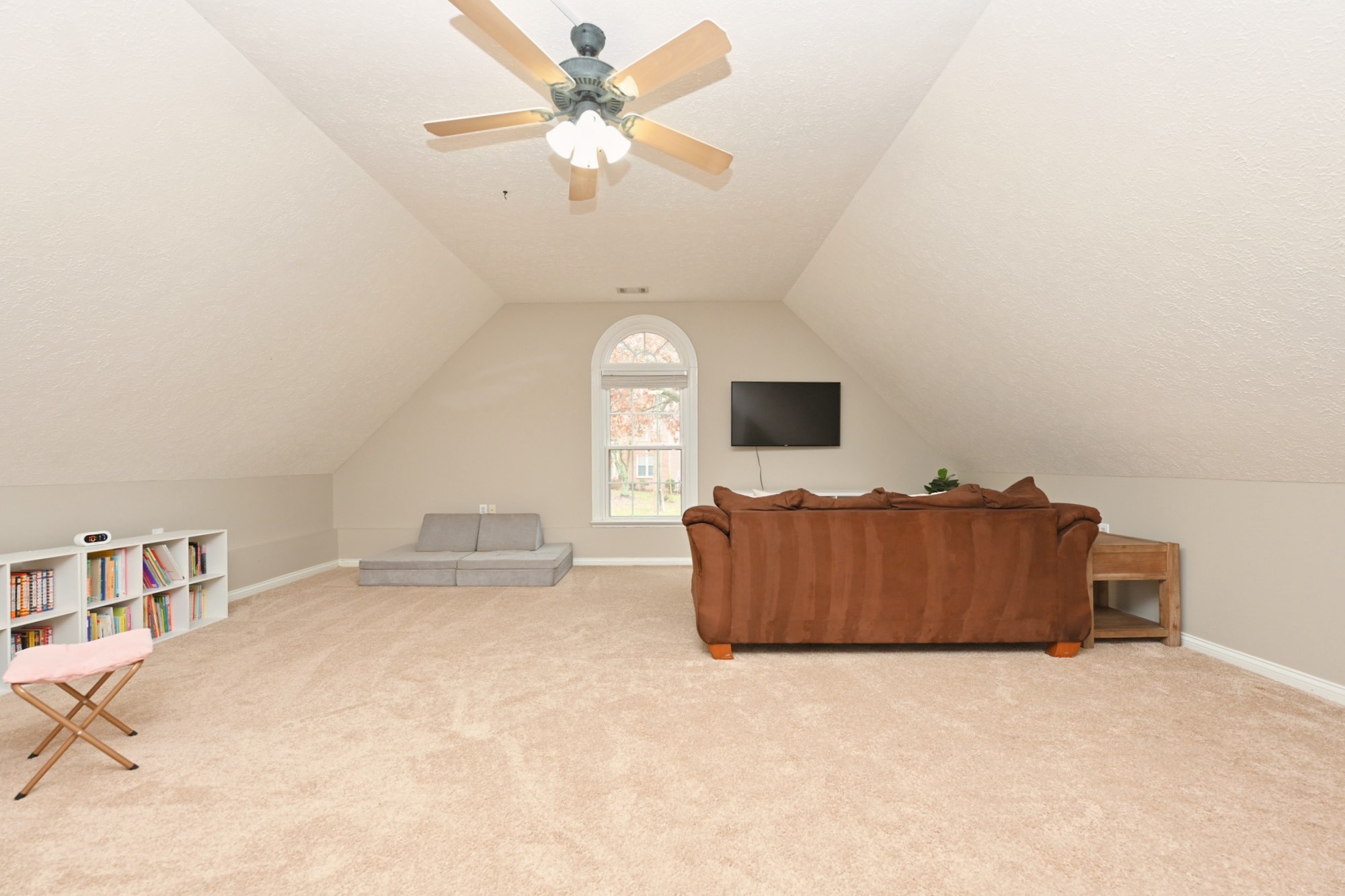 114 Wyncrest Way Hendersonville, TN 37075 - Photo 30 of 40 an empty room with windows and ceiling fan