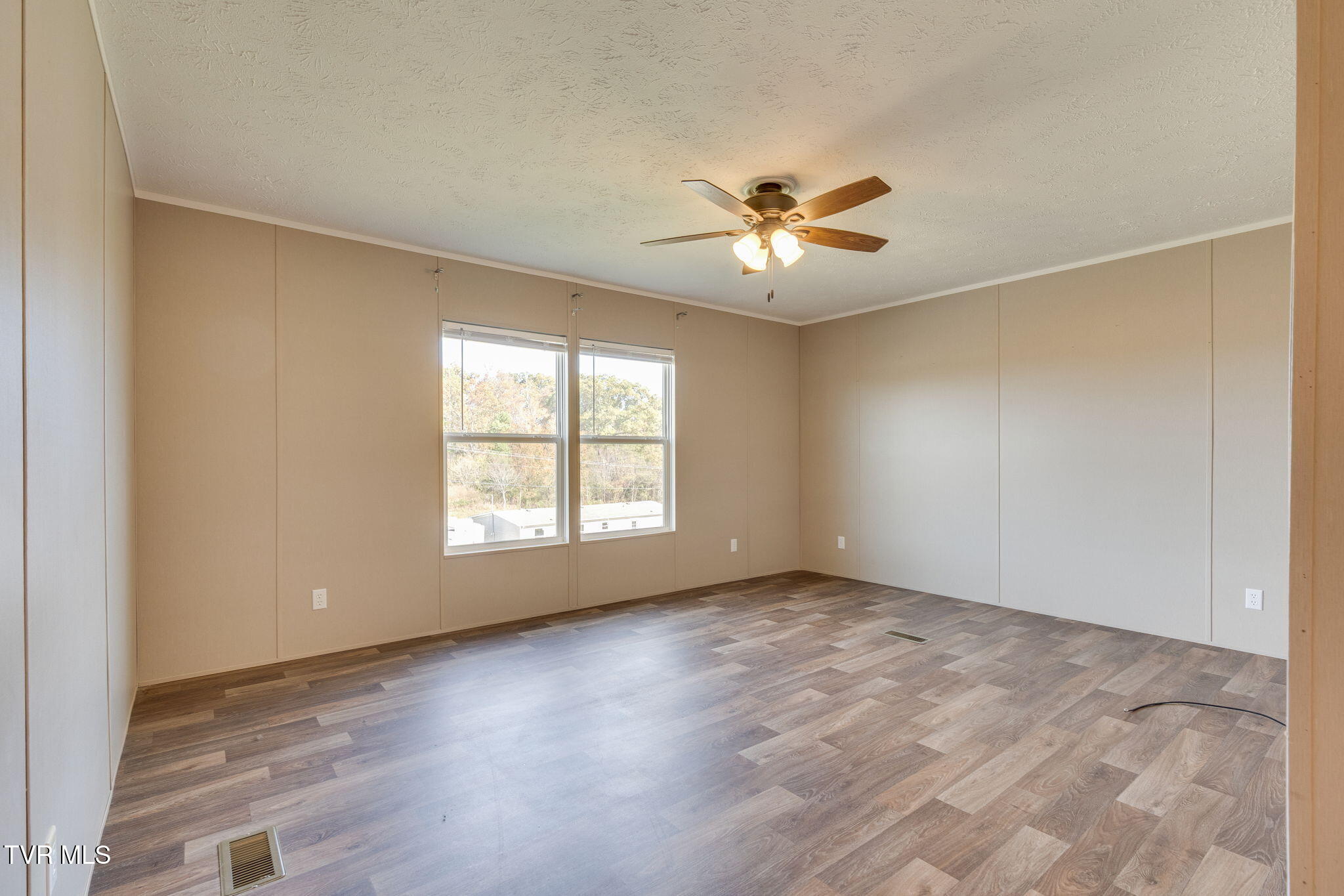 1510 Greystone Road Greeneville, TN 37743 - Photo 14 of 36 009