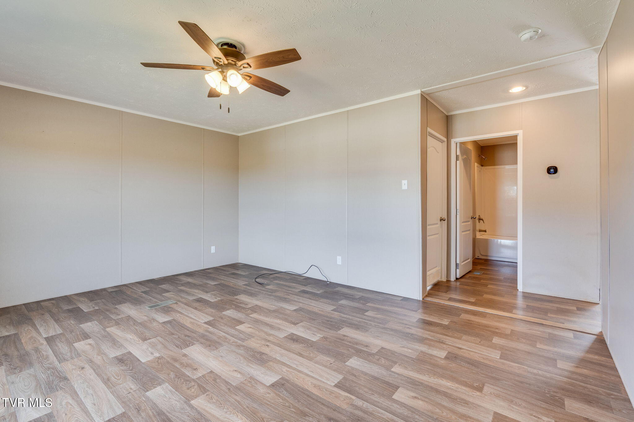 1510 Greystone Road Greeneville, TN 37743 - Photo 15 of 36 010