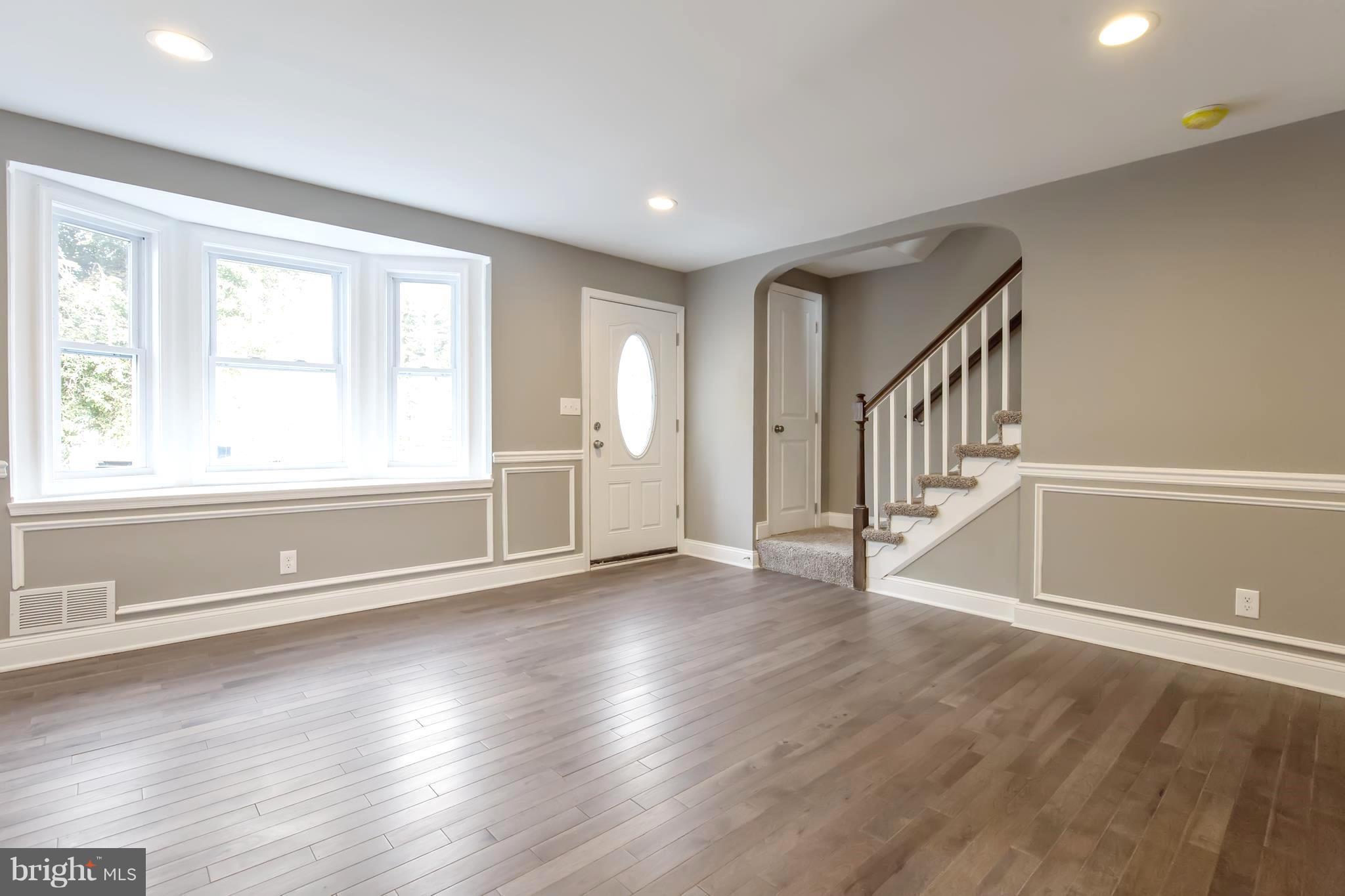 6643 Frederick Road Catonsville, MD 21228 - Photo 2 of 30 Living Room
