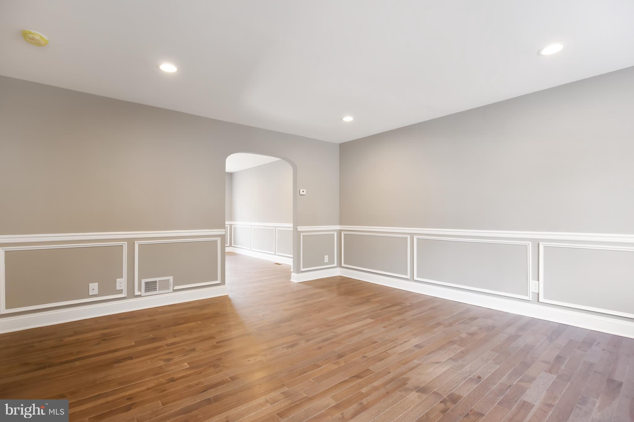 6643 Frederick Road Catonsville, MD 21228 - Photo 8 of 30 Living Room