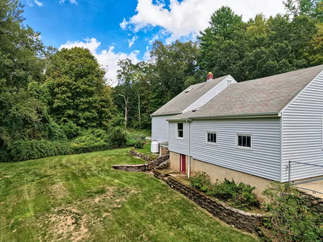 $339,000 | 587 Shadduck Road, Middlebury, CT 06762