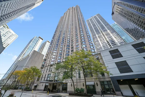 $2,500 | 401 East Ontario Street, Unit 1304, Chicago, IL 60611