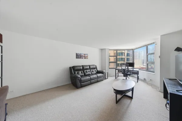 $2,500 | 401 East Ontario Street, Unit 1304, Chicago, IL 60611