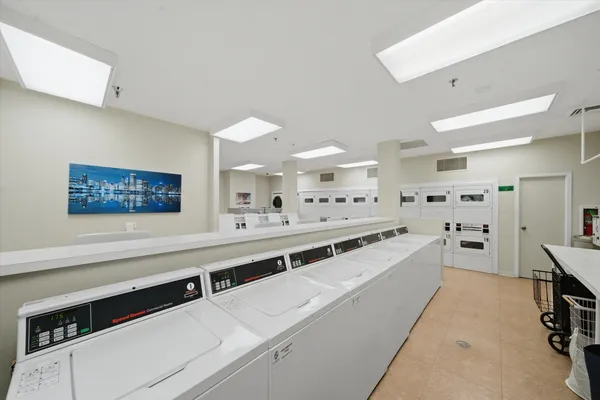 $2,500 | 401 East Ontario Street, Unit 1304, Chicago, IL 60611