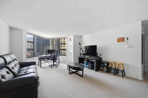 $2,500 | 401 East Ontario Street, Unit 1304, Chicago, IL 60611