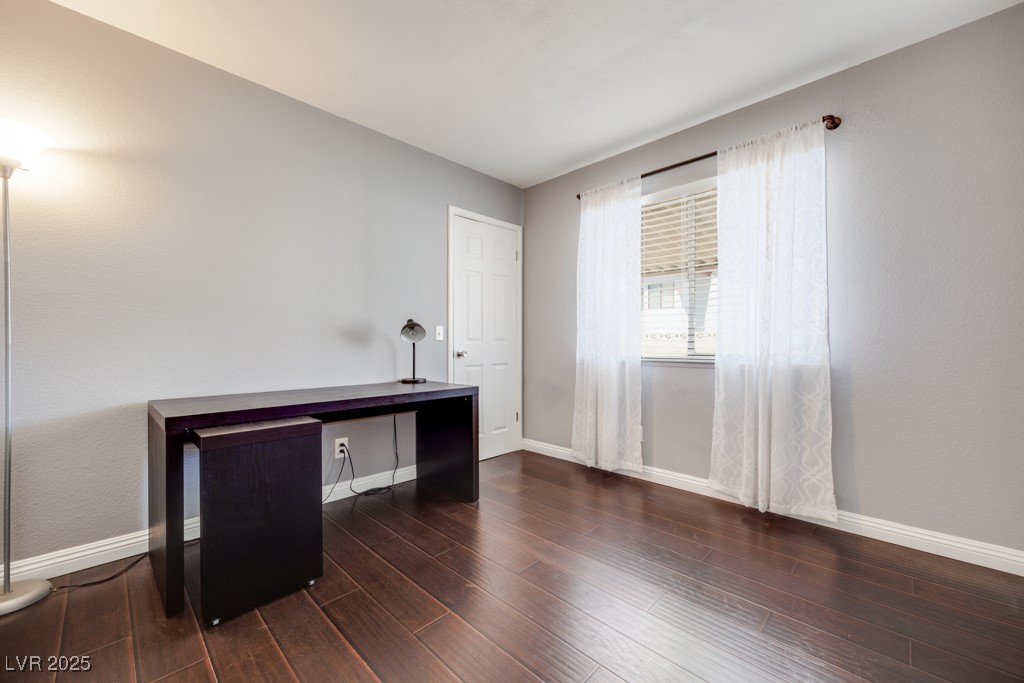 6444 Peartree Road Las Vegas, NV 89108 - Photo 27 of 33 Guest bedroom 3 with laminate flooring and walk-in closet