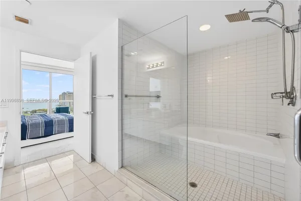 $5,490 | 888 Biscayne Boulevard, Unit 2404, Miami, FL 33132