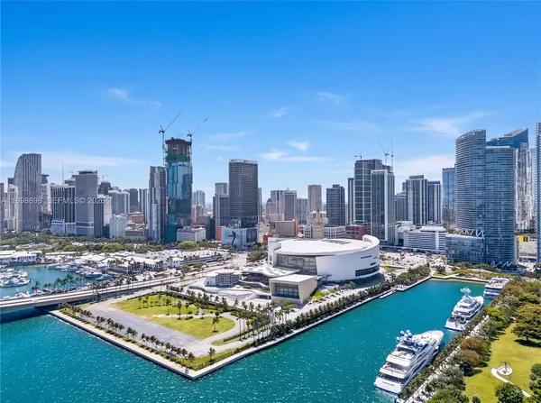 $5,490 | 888 Biscayne Boulevard, Unit 2404, Miami, FL 33132
