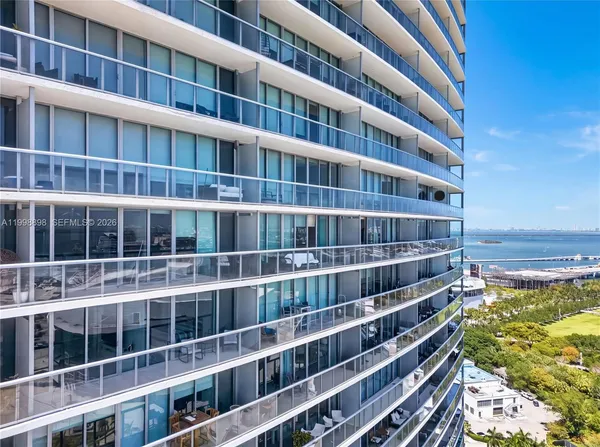 $5,490 | 888 Biscayne Boulevard, Unit 2404, Miami, FL 33132