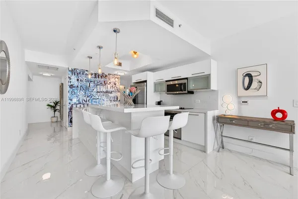 $5,490 | 888 Biscayne Boulevard, Unit 2404, Miami, FL 33132