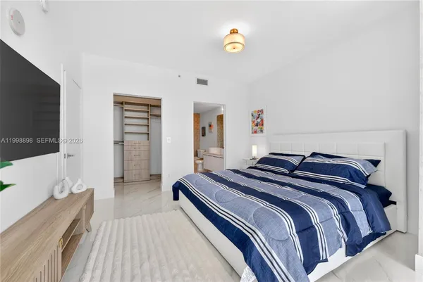 $5,490 | 888 Biscayne Boulevard, Unit 2404, Miami, FL 33132