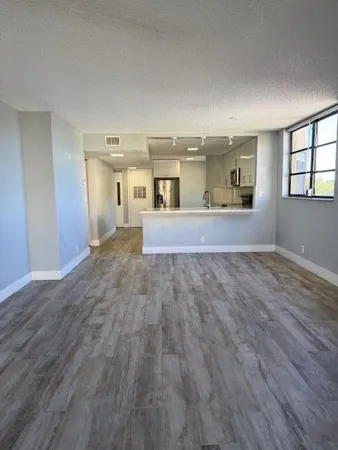 $2,000 | 6475 West Oakland Park Boulevard, Unit 401, Lauderhill, FL 33313