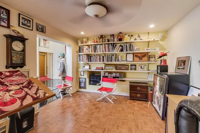 a en suite bathroom with a sink and a mirror