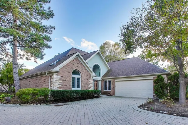 a view of house with garden and tall tree