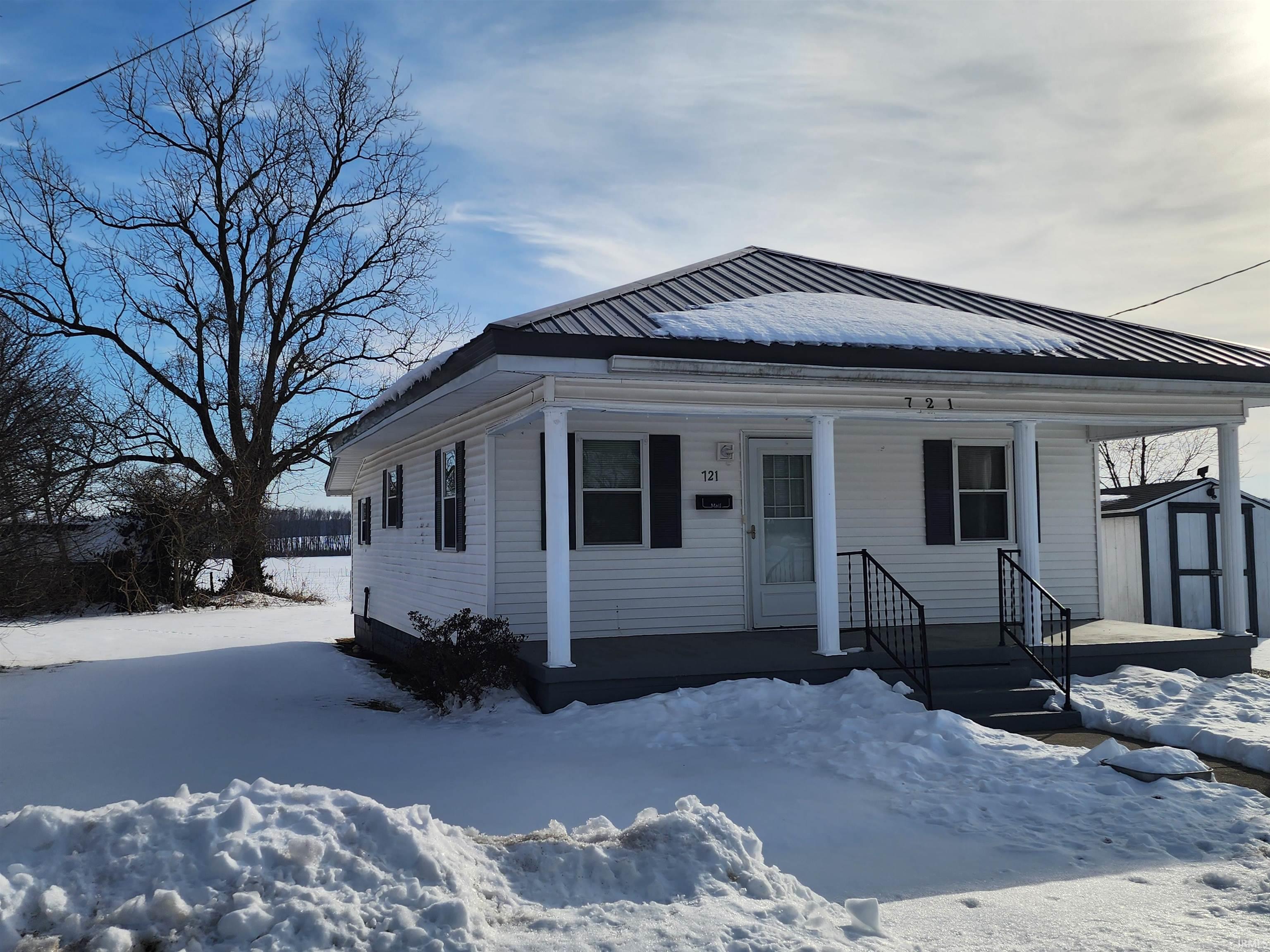 721 Alton Street Bicknell, IN 47512 - Photo 1 of 10