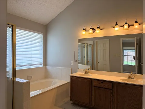 $2,195 | 6709 Pecanwood Drive, Arlington, TX 76001