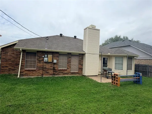 $2,195 | 6709 Pecanwood Drive, Arlington, TX 76001