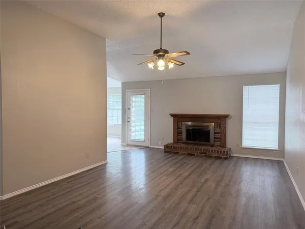 $2,195 | 6709 Pecanwood Drive, Arlington, TX 76001