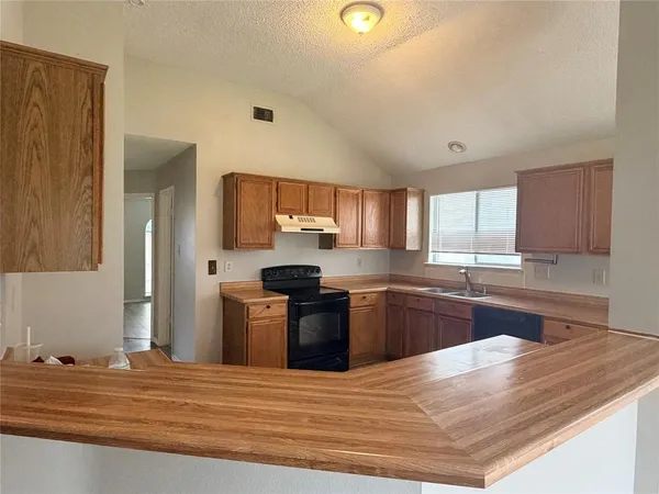 $2,195 | 6709 Pecanwood Drive, Arlington, TX 76001