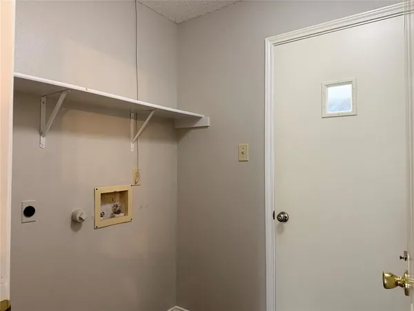 $2,195 | 6709 Pecanwood Drive, Arlington, TX 76001