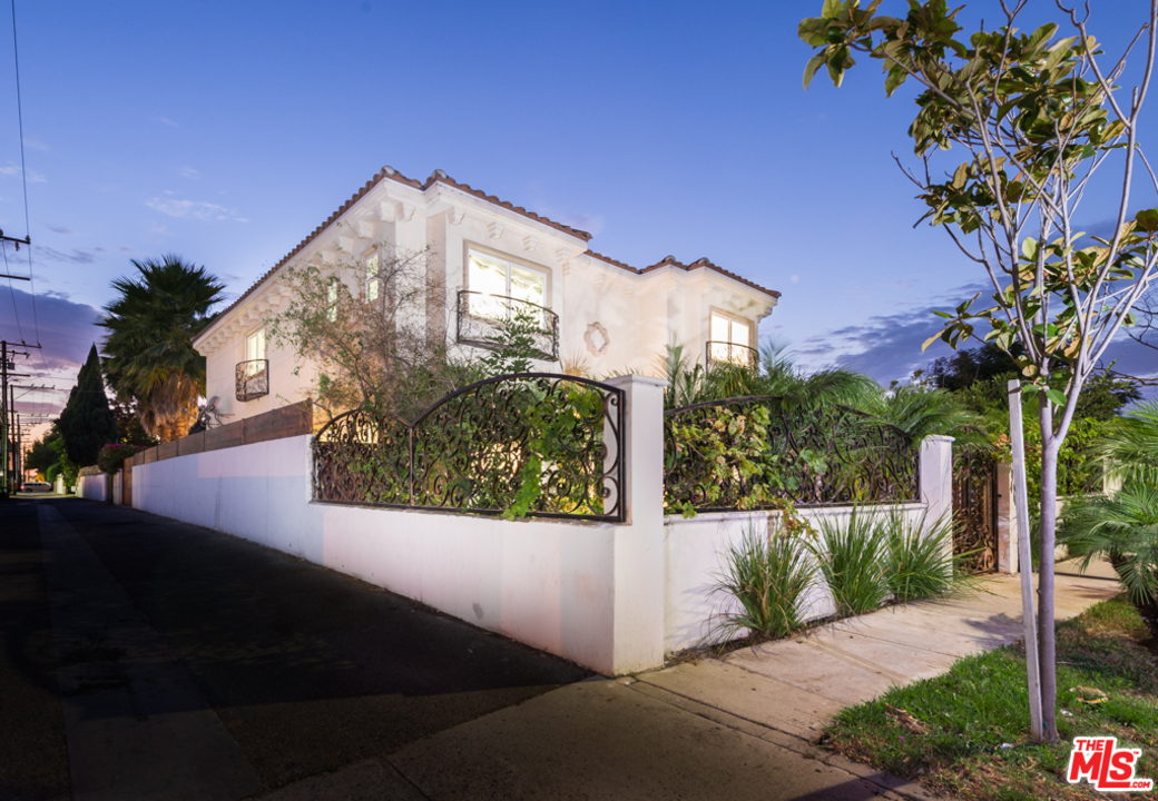 3975 Alla Road Los Angeles, CA 90066 - Photo 3 of 23 Gallery Image 3