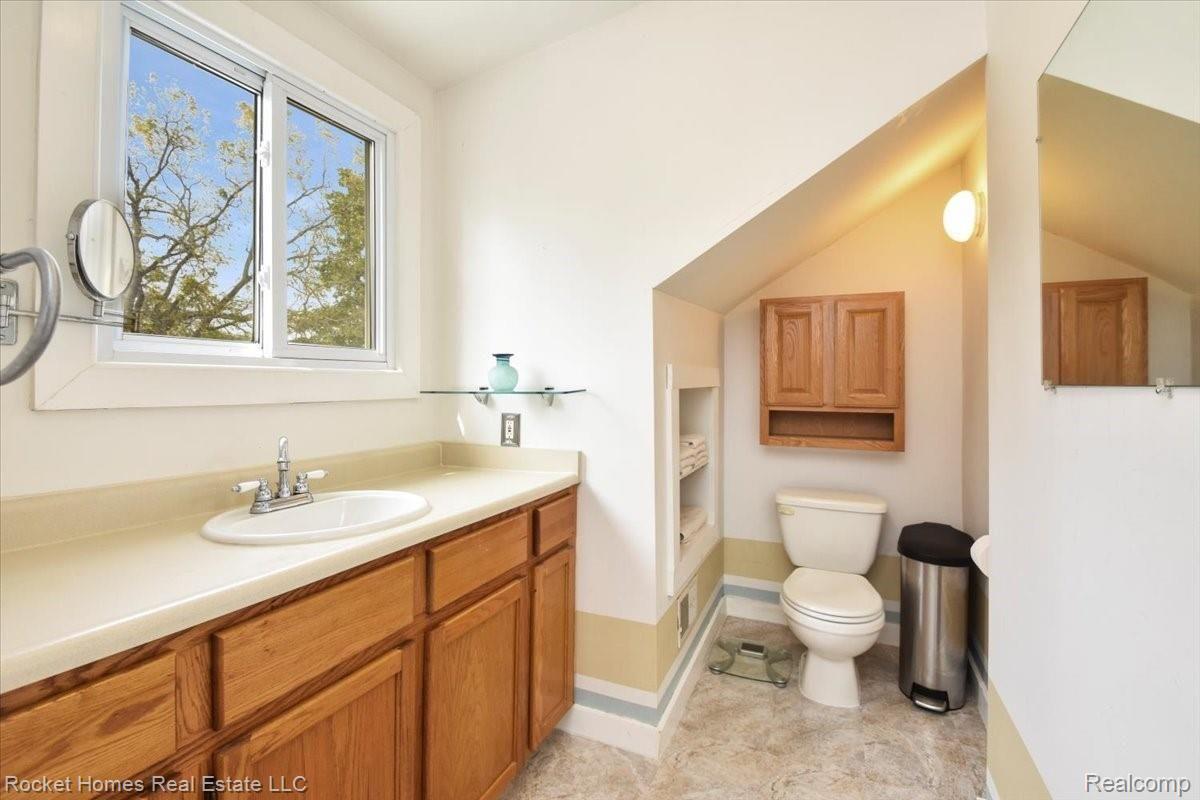 2910 Notten Road Grass Lake, MI 49240 - Photo 34 of 49 35-Bathroom.jpg