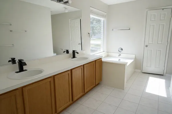 $2,050 | 10307 Sugarbridge Trail, Sugar Land, TX 77498